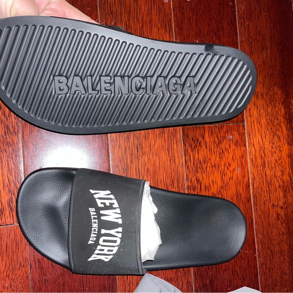 BALENCIAGA NEW YORK POOL SLIDE - Picture 7 of 8